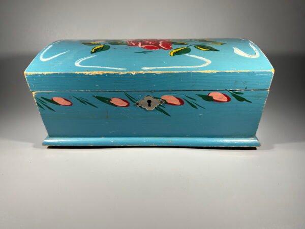 Skrynelė, dėžutė medinė, tapyta. Kaina 22