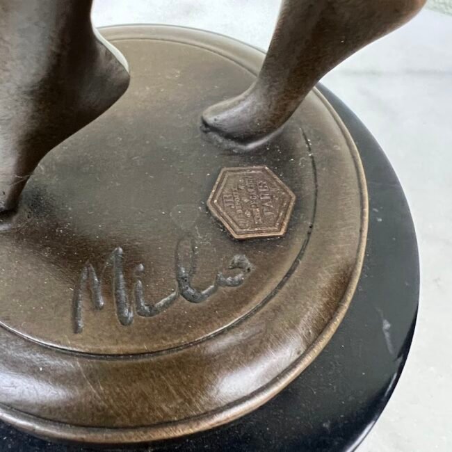 Skulptura-sokanti-abstrakti-moteris-milo-paris206.jpg Skulptura-sokanti-abstrakti-moteris-milo-paris206.jpg