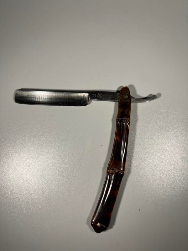 Skustuvas, britva antikvarinis F. von Brosy-Steinberg įmantria rankena. Kaina 33