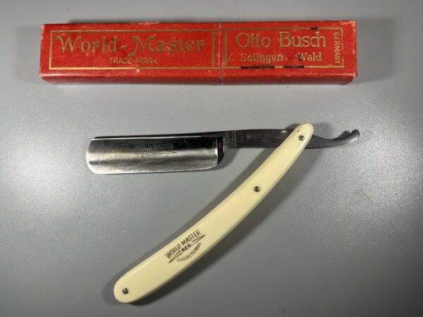 Skustuvas antikvarinis originalioje dėžutėje World Master Reg. Magnetstahl Otto Busch Solingen Wald 225. Kaina 73