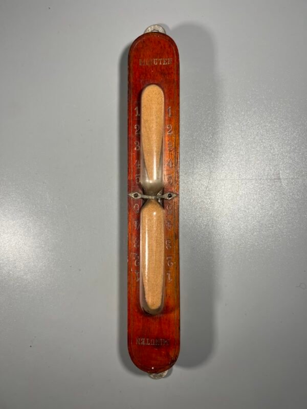 Smėlio laikrodis antikvarinis, pakabinamas, sieninis, medinis, 5 min. laiko. Kaina 33