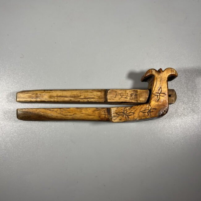 Spaustukai-riesutams-gliaudyti-gliaudykle-192820m.202.jpg Spaustukai-riesutams-gliaudyti-gliaudykle-192820m.202.jpg