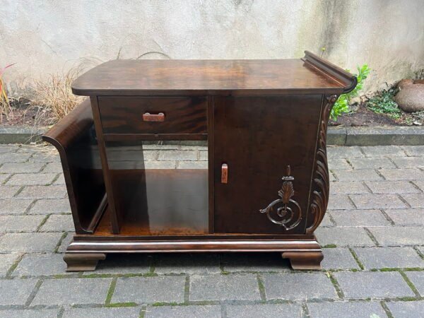 Spintelė antikvarinė, Art Deco stiliaus, dvipusė , galima statyti kambario viduryje, restauruota. Kaina 268