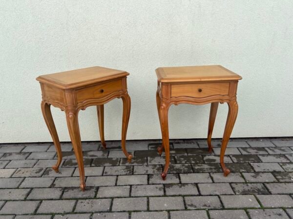 Spintelė, spintelės rokoko stiliaus, su stalčiukais, medinės, tvirtos. 2 vnt. Kaina po 93