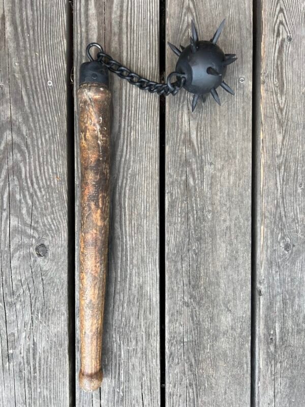 Spragilas su metaliniu rutuliu ir metaliniais spygliais Ryto žvaigždė (angl. morning star, vok. Morgenstern), viduramžių stiliaus. Kaina 78