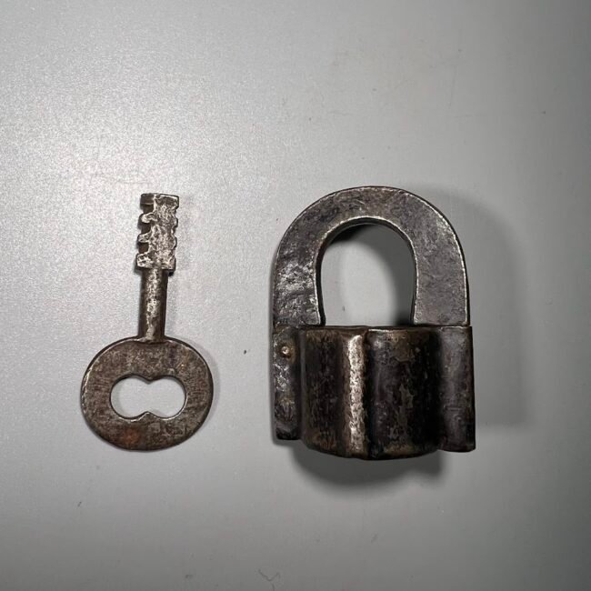 Spyna-antikvarinC4972C20apval-veikianti201.jpg Spyna-antikvarinC4972C20apval-veikianti201.jpg