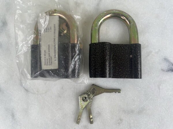 Spyna sovietinė, tarybinių laikų su 3 raktais. Nenaudota. 2 vnt. Kaina po 22