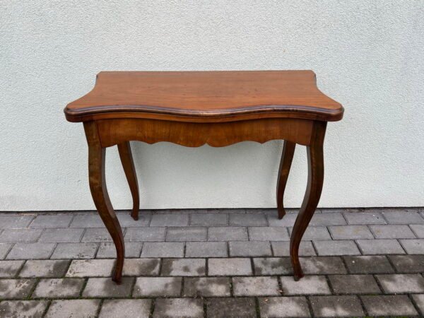 Stalas konsolė, riešutmedžio, žaidimų, lošimų staliukas atlenkiamas, antikvarinis, tvirtas. Kaina 158