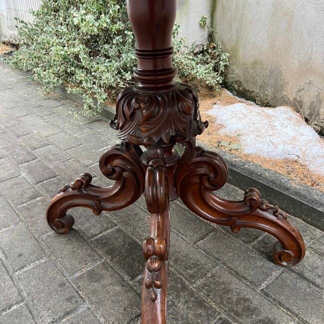 Stalas-ovalus-antikvarinis-drozineta-koja-dailia202.jpg Stalas-ovalus-antikvarinis-drozineta-koja-dailia202.jpg