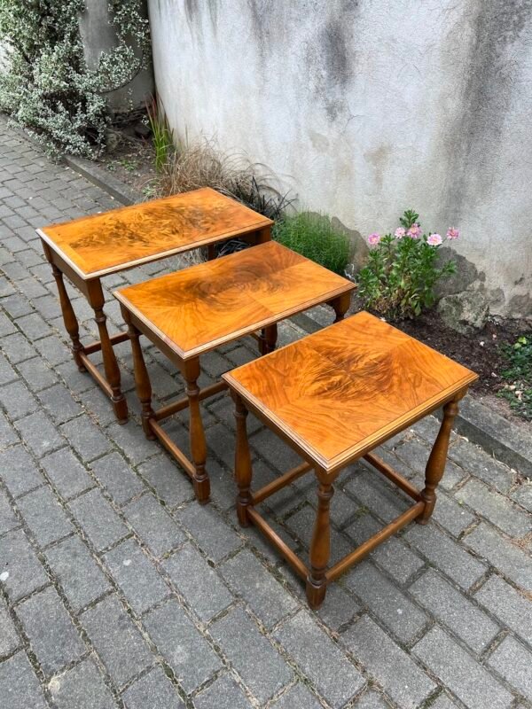 Staliukų komplektas, staliukai sustumiami, trio, Tvirti, stabilūs. Gamintojas Bodafors, 1960 m. Kaina 103 už visus.