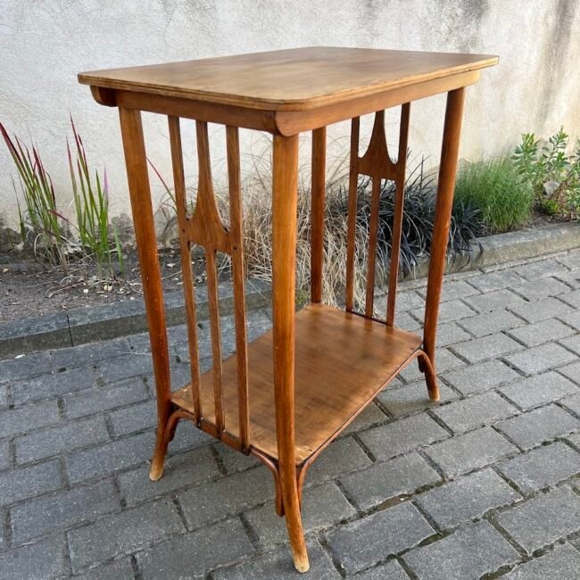 Staliukas-Thonet-antikvarinis-lengvas201.jpg