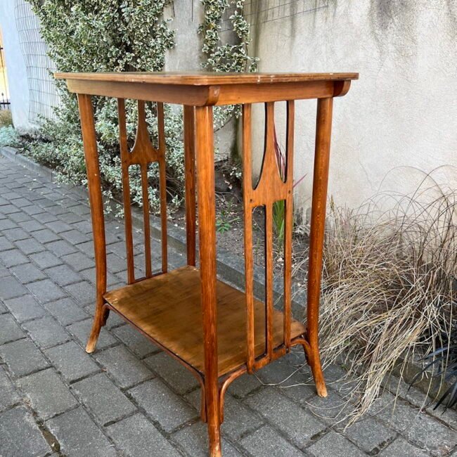 Staliukas-Thonet-antikvarinis-lengvas203.jpg