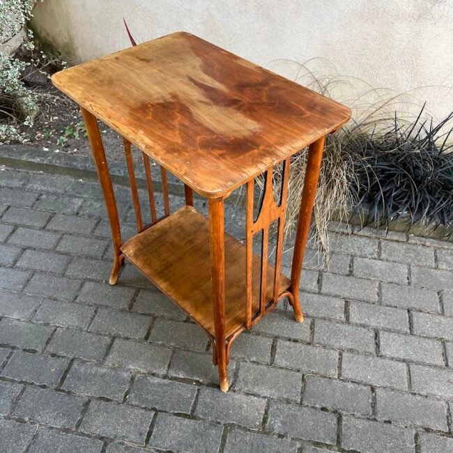 Staliukas-Thonet-antikvarinis-lengvas204.jpg