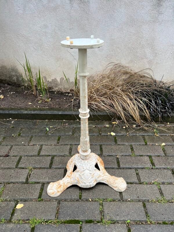 Stalo, staliuko koja špižinė, ketaus, masyvi, vokiška. Kaina 118