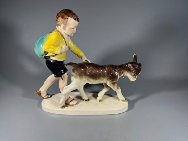 Statulėlė Berniukas su ožiuku. Hertwig & Co Katzhutte. Vokietija. 1941-1958 m. Kaina 68
