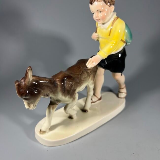 Statulele-Berniukas-su-oziuku-Hertvig-Katzhutte-1941-195820m.205.jpg