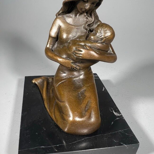 Statulele-Motina20su20vaiku-motinyste-bronzine-france204.jpg Statulele-Motina20su20vaiku-motinyste-bronzine-france204.jpg