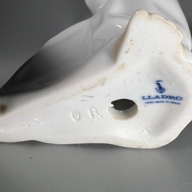 Statulele-angelas-su-fleita-lladro202.jpg