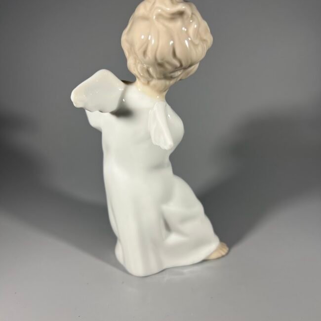 Statulele-angelas-su-fleita-lladro204.jpg