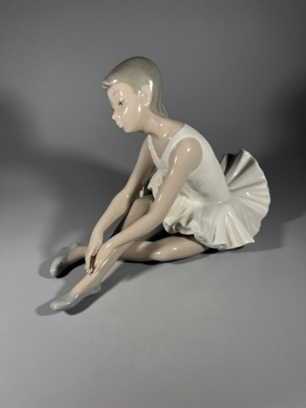 Statulėlė Balerina, porcelianinė, Nao, Ispanija. Kaina 68