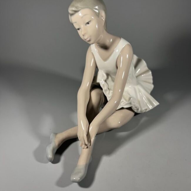 Statulele-balerina-porcelianine-nao203.jpg Statulele-balerina-porcelianine-nao203.jpg