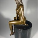 Statulele-erotine-mergina-sedi-bronzine204.jpg