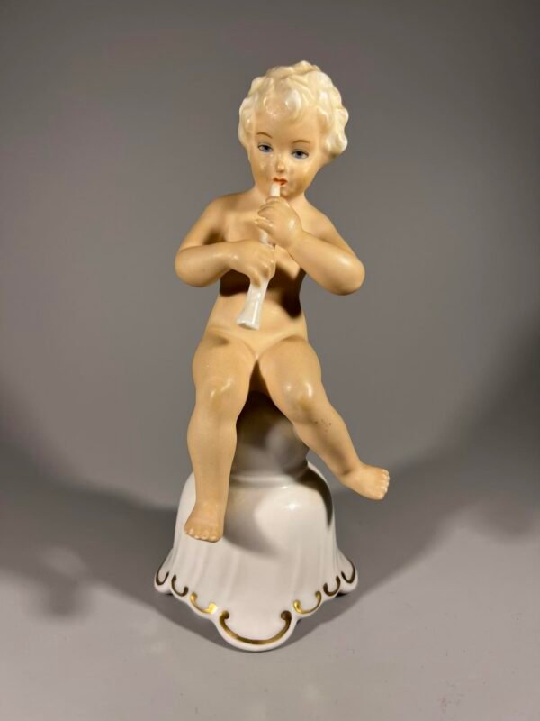Statulėlė porcelianinė Berniukas grojantis fleita, antikvarinė, Schaubach Kunst Wallendorf Germany Putti Cherub Playing Flute. Kaina 73