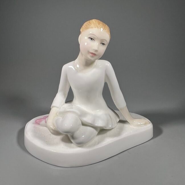 Statulele-porcelianine-jaunoji-balerina-royal-doulton202.jpg