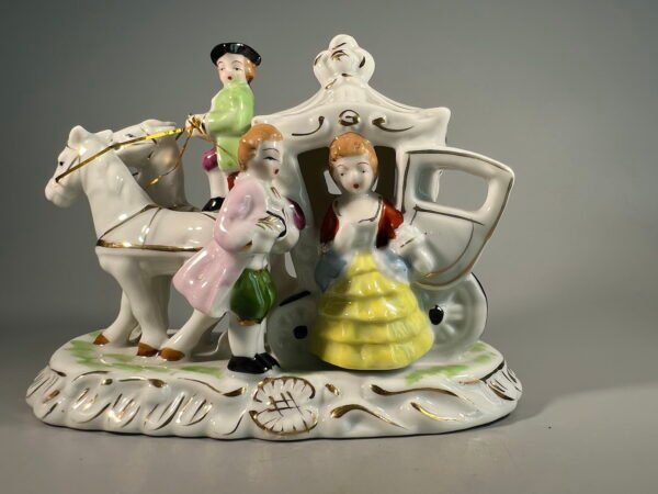 Statulėlė Karieta porcelianinė. Kaina 18