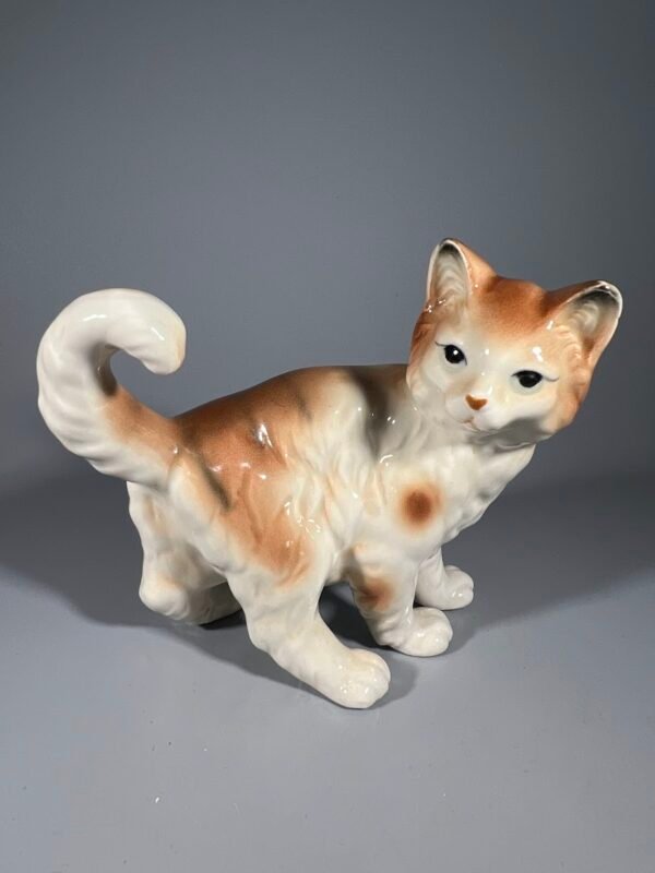 Statulėlė porcelianinė Katė. Kaina 28