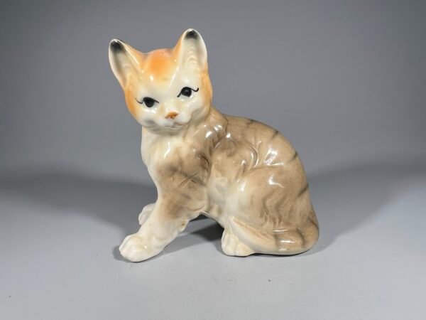 Statulėlė porcelianinė Katė. Kaina 28