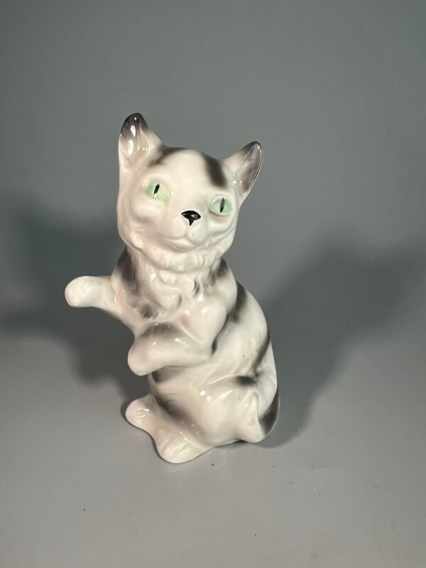 Statulėlė porcelianinė Katė. Kaina 18