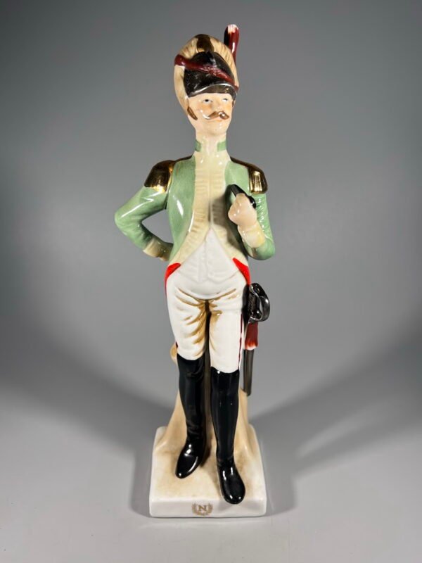 Statulėlė porcelianinė Prancūzijos Imperijos Napoleono armijos pėstininko, Soldat d"infanterie. Kaina 58