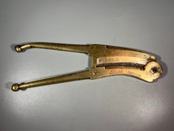 Pjaustymo įrankis antikvarinis džiovintiems vaisiams, riešutams, sarota, Supari pjaustytuvas, Arekų riešutų pjaustytuvas. XIX a. Veikiantis. Kaina 43