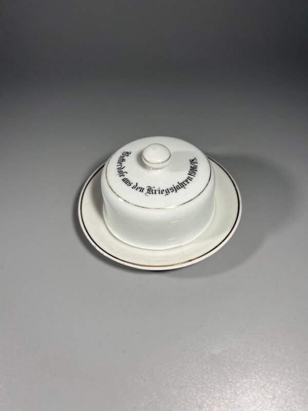 Sviestinė antikvarinė Butterdose aus den Kriegsjahren 1916/18. Sviestinė iš 1916–1918 metų karo metų, porcelianinė. Vokietija, I PK. Kaina 78