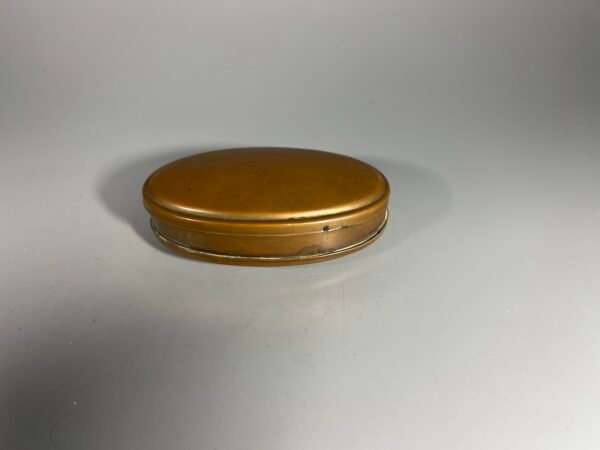 Dėžutė žalvarinė tabakui, tabakinė antikvarinė. Kaina 23