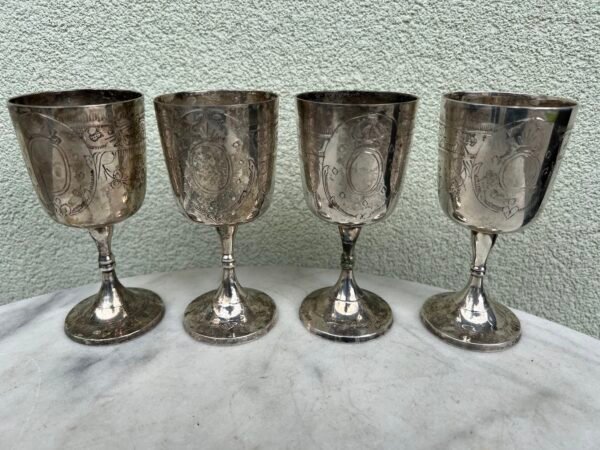 Taurės, taurė sidabruota, graviruota E.P.N.S. XIX a. pb.- XX a. pr. Talpa 200 ml. 4 vnt. Kaina po 18