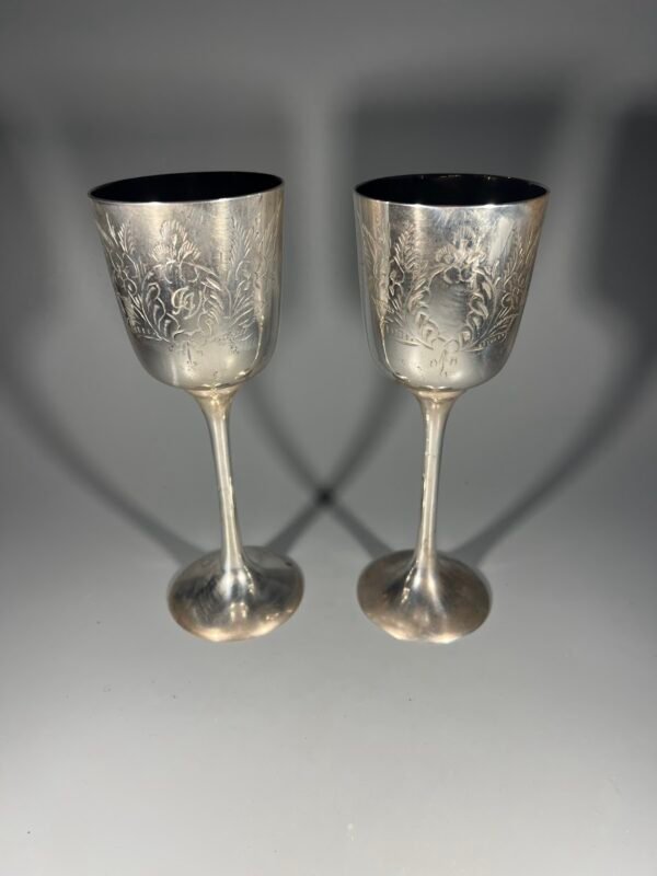 Taurė, taurės sidabruotos, puoštos ornamentika. Talpa 220 ml. 2 vnt. Kaina po 16