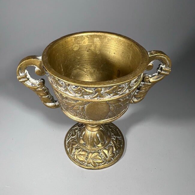 Taure-zalvarine-su-rankenomis-antikvar203.jpg