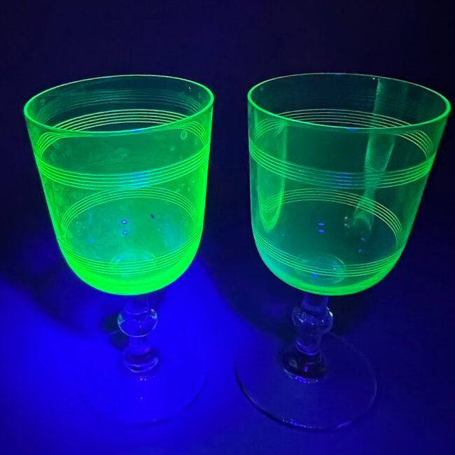 Taure20urano20stiklo20antikvarine20pranc.206.jpg Taure20urano20stiklo20antikvarine20pranc.206.jpg