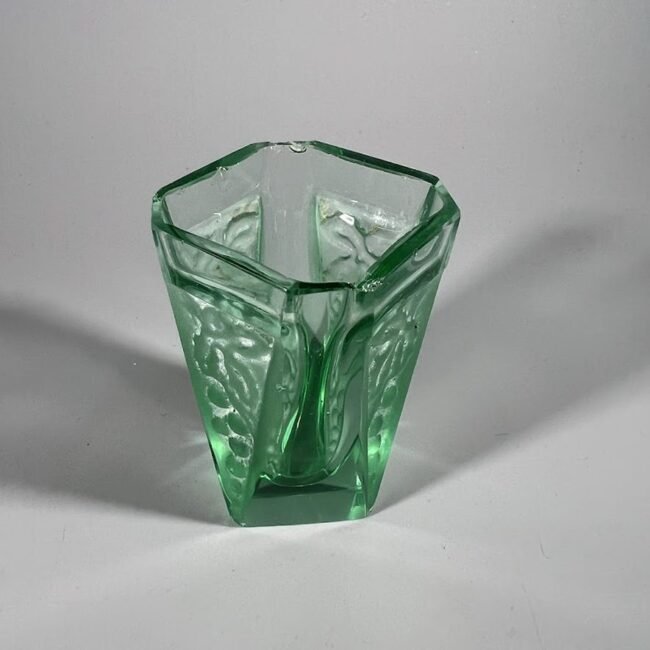Taurele-art-deco-antikvar-zalio-stiklo201.jpg Taurele-art-deco-antikvar-zalio-stiklo201.jpg
