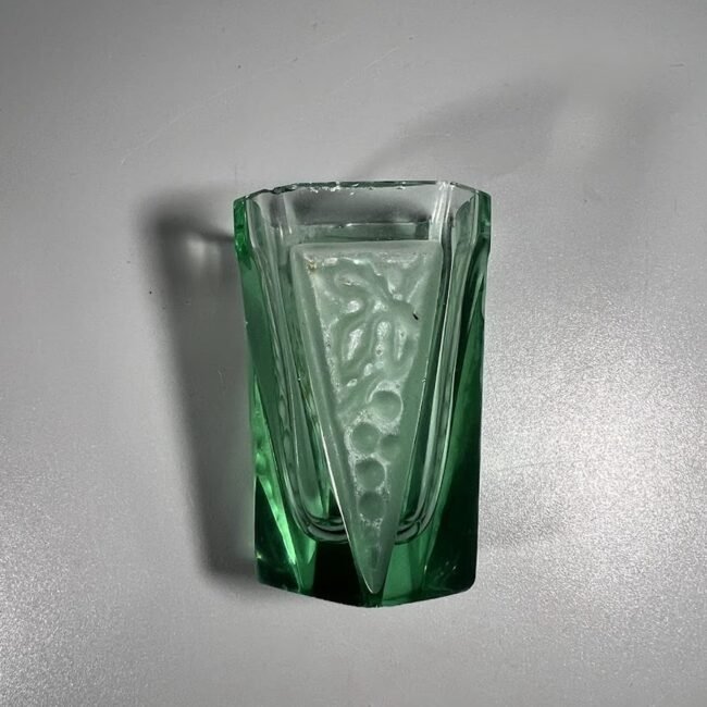 Taurele-art-deco-antikvar-zalio-stiklo204.jpg Taurele-art-deco-antikvar-zalio-stiklo204.jpg