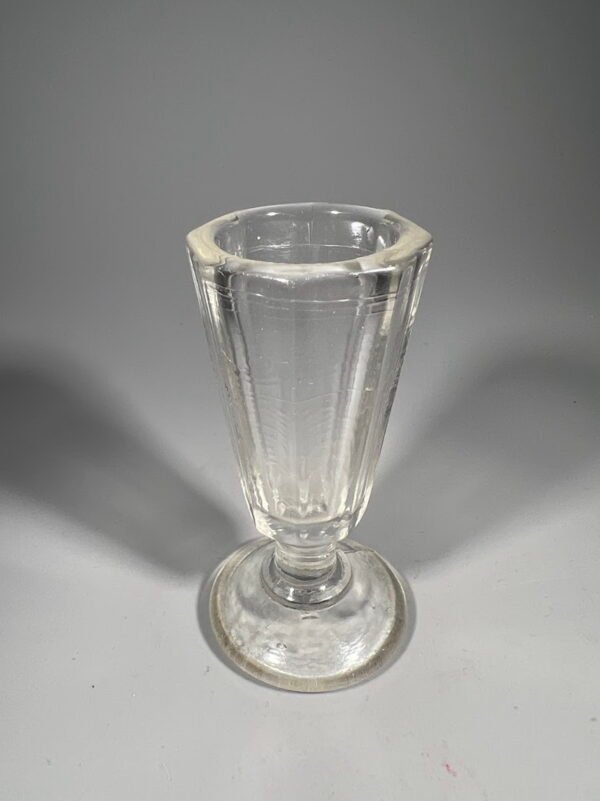 Taurelė, stikliukas, lafitnik, antikvarinis. Talpa 20 ml. Kaina 43