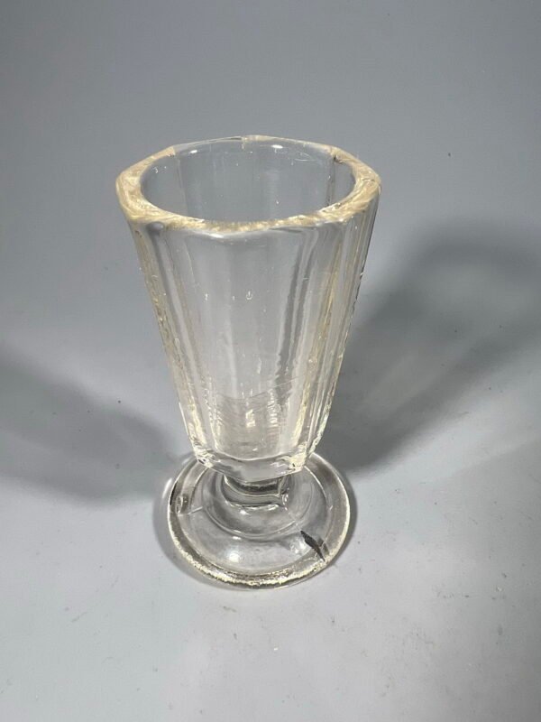 Taurelė, stikliukas, lafitnik, antikvarinis. Talpa 20 ml. Kaina 28