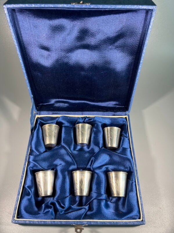 Sidabrinės taurelės su dėžute bei dokumentais, sovietinės, tarybinių laikų. Praba 875. 6 vnt. 105 g. 1971 m. Kaina 283