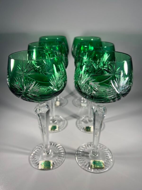 Taurės krištolinės Krista serijos, Lausitzer Glas įmonėje, pagaminta Vokietijos Demokratinėje Respublikoje (VDR). Talpa 70 ml. 6 vnt. Kaina 168 už visas.