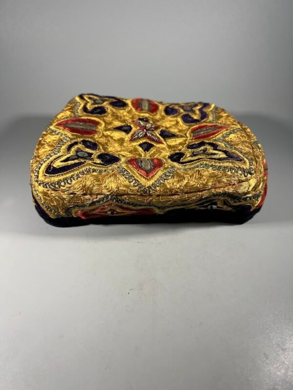 Tiubeteika originali, siuvinėta. Kaina 53