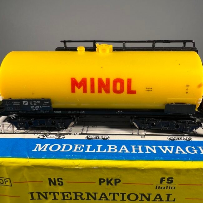 Traukinukas-vagonas-kuro-Minol-Pik-vokiskas202.jpg