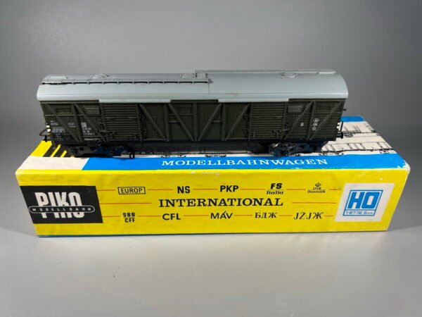 Vagonas PIKO krovininis, dengtas, Piko 5/6421/012, mastelis H0 (1:87), vokiškas, pagamintas Rytų Vokietijoje (VDR). 2 vnt. Kaina po 38