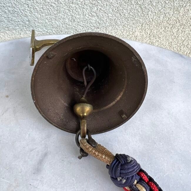 Varpas-su-laikiklu-zalvarinis-antikvarinis-jurinis-mazesnis203.jpg Varpas-su-laikiklu-zalvarinis-antikvarinis-jurinis-mazesnis203.jpg